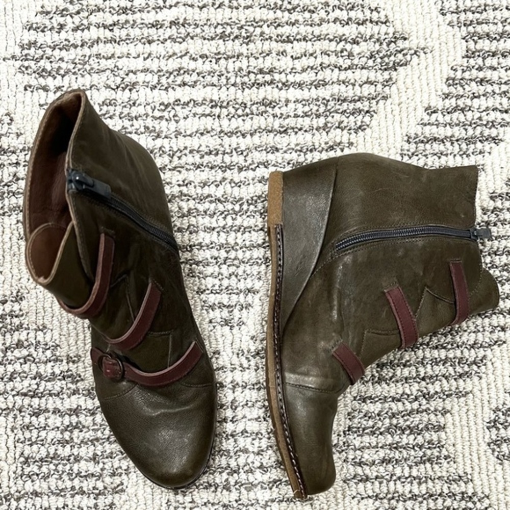 NWOT Eric Michael Lena‎ leather Earthcore Whimsigoth booties wedges